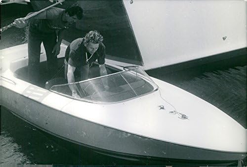 Vintage fotografija poznatog fotografa Elio Sorci pokušaj pokrenuti vodeni brod.