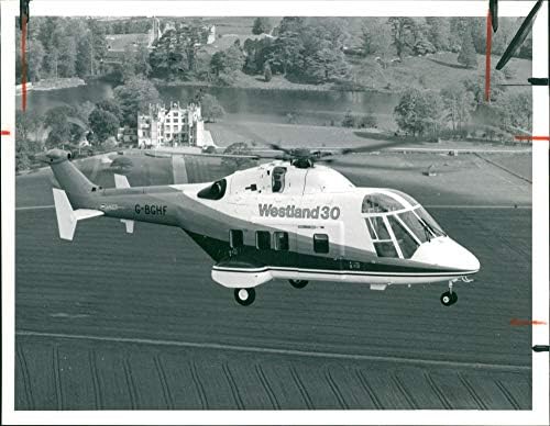 Vintage fotografija aviona helikoptera westland 30: novi helikopter sa više prostora.