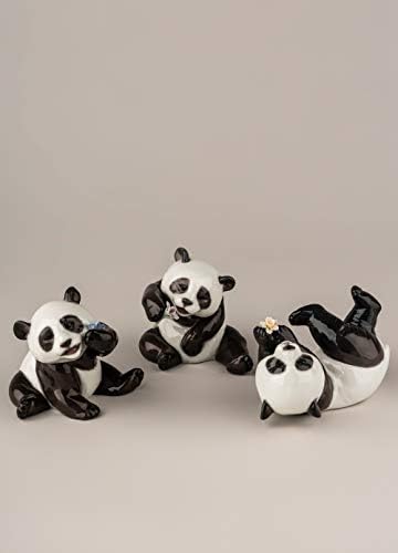 Lladró je vesela panda figurica. Porculanska panda figura.