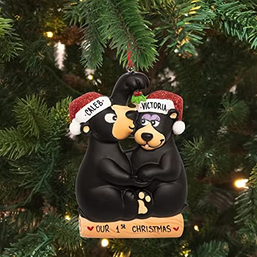 UniqXmas personalizovani naš prvi Božić zajedno Ornament 2023 / Prilagođeno ljubljenje ispod imele