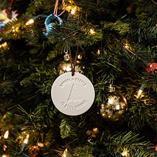 OUTPOST POTTERY ručno rađeni Porculanski Božićni Ornament | prečnik 3 inča / bijeli ukras za