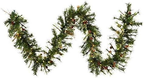 Vickerman 9 'Mješovita Country Pine Umjetna božićna vijenča, topla bijela Durat LED svjetla - Faux Mešana igla Božićni vijenac - unutarnji sezonski dekor